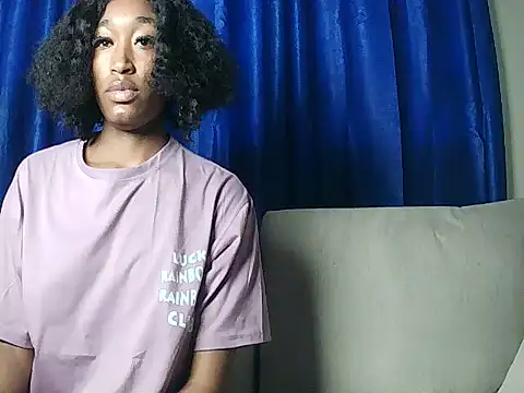 Snapshot of pinky_aura22 chatting on 06-12-26, 01:32 pinky aura22 online show from 06-12-26, 01:32