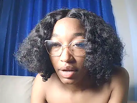 Snapshot of pinky_aura22 chatting on 06-14-26, 10:39 pinky aura22 online show from 06-14-26, 10:39