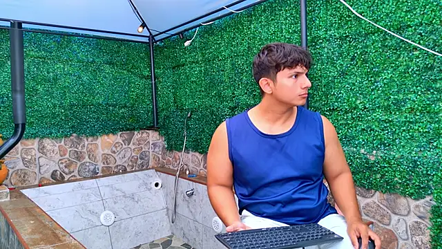ParejaCurvy20 online show from 06-19-26, 07:50