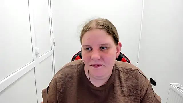 Snapshot of Bella_shyy_ chatting on 06-21-26, 12:52 Bella shyy online show from 06-21-26, 12:52