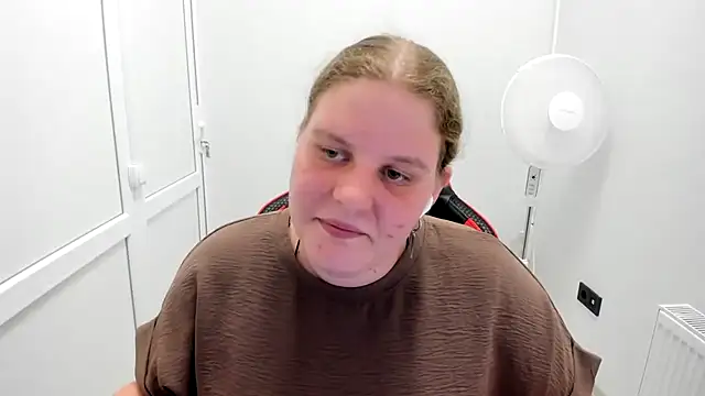 Snapshot of Bella_shyy_ chatting on 07-09-26, 01:59 Bella shyy online show from 07-09-26, 01:59