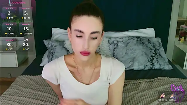 Snapshot of MadisonRen chatting on 06-22-26, 11:18 MadisonRen online show from 06-22-26, 11:18