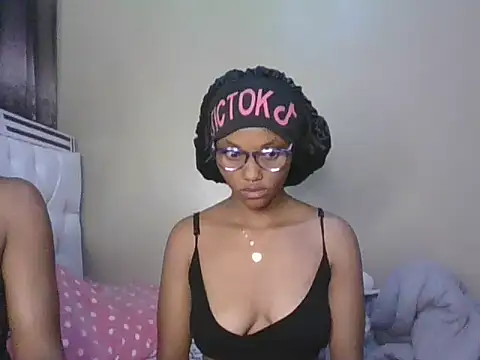 PrettyT5 online show from 06-15-26, 08:33