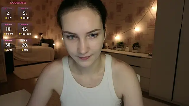 Snapshot of Megan_swiftss chatting on 06-17-26, 07:04 Megan swiftss online show from 06-17-26, 07:04