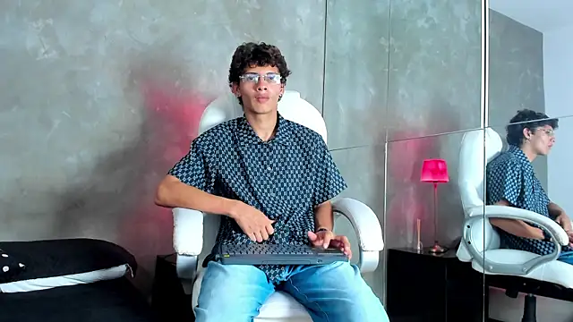 Snapshot of Ethan_todd chatting on 05-19-26, 03:24 Ethan todd online show from 05-19-26, 03:24
