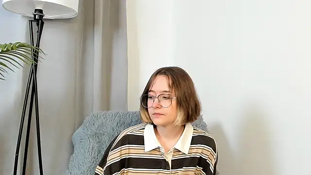 Snapshot of JaclynBoluda chatting on 05-18-26, 01:06 JaclynBoluda online show from 05-18-26, 01:06