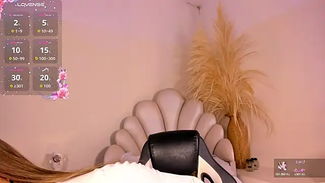 Snapshot of SelenaRogers chatting on 06-20-26, 08:44 SelenaRogers online show from 06-20-26, 08:44