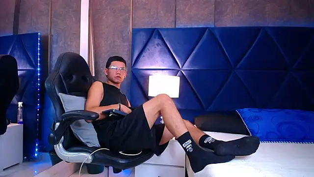 ThiagoFerrer  online show from 06-25-26, 04:12