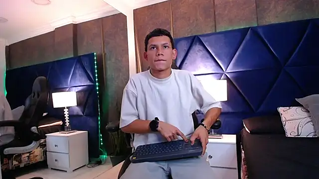 ThiagoFerrer  online show from 06-30-26, 04:02