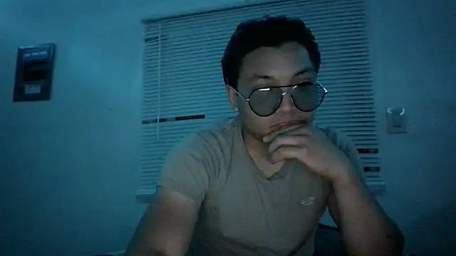 Snapshot of that-you chatting on 05-19-26, 07:15 that-you online show from 05-19-26, 07:15