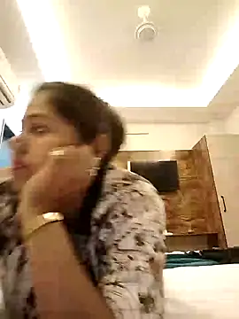 Miss kirtii online show from 05-18-26, 07:47