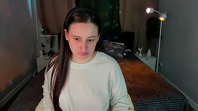 Elizabet Colllins online show from 06-21-26, 01:08