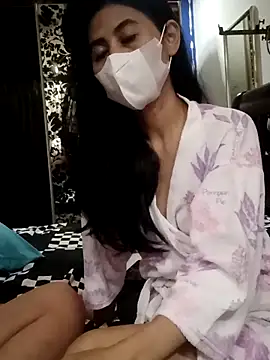 Alisaa0716 online show from 05-18-26, 06:47