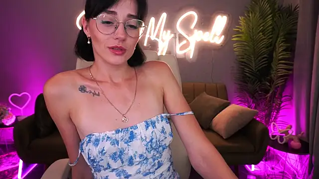 Snapshot of EviiLune chatting on 07-31-26, 08:41 EviiLune online show from 07-31-26, 08:41