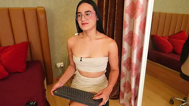 Snapshot of violetazoraya chatting on 07-10-26, 02:38 violetazoraya online show from 07-10-26, 02:38