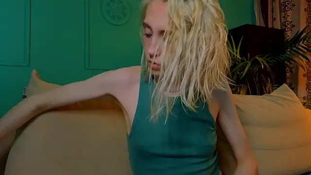 Snapshot of Elen__Moore chatting on 07-13-26, 05:43 Elen Moore online show from 07-13-26, 05:43