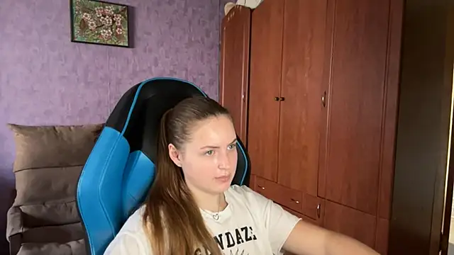Snapshot of SilkSinner_ chatting on 06-26-26, 10:52 SilkSinner online show from 06-26-26, 10:52