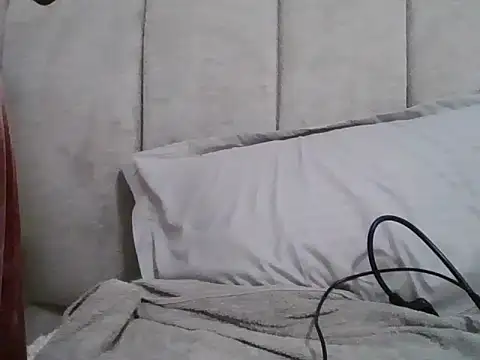 Snapshot of Tehiller chatting on 06-20-26, 04:43 Tehiller online show from 06-20-26, 04:43