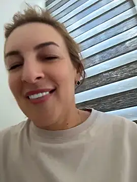 Snapshot of Hot-Milf4U chatting on 06-05-26, 12:44 Hot-Milf4U online show from 06-05-26, 12:44