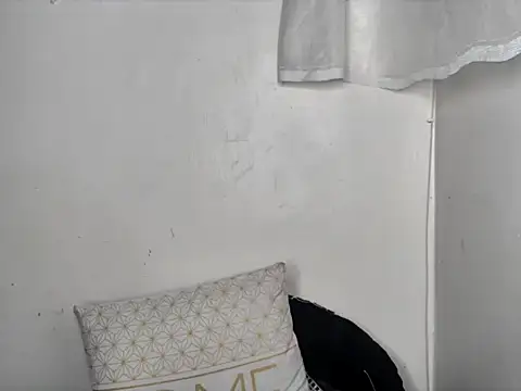 Snapshot of sexyleah25 chatting on 06-22-26, 04:53 sexyleah25 online show from 06-22-26, 04:53