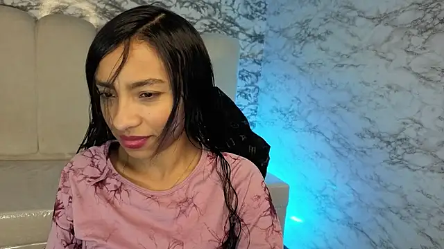 Snapshot of Adarasuri_v chatting on 06-09-26, 03:29 Adarasuri v online show from 06-09-26, 03:29