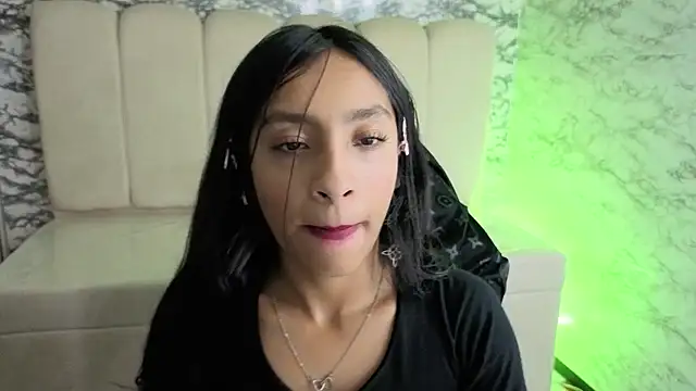 Snapshot of Adarasuri_v chatting on 06-11-26, 03:04 Adarasuri v online show from 06-11-26, 03:04