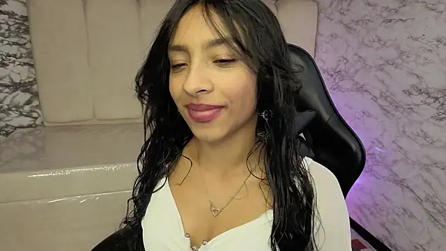 Snapshot of Adarasuri_v chatting on 06-12-26, 02:54 Adarasuri v online show from 06-12-26, 02:54