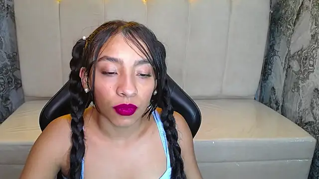 Snapshot of Adarasuri_v chatting on 06-26-26, 03:11 Adarasuri v online show from 06-26-26, 03:11