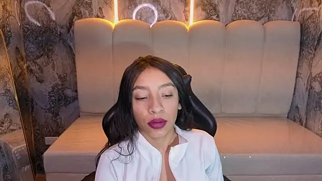Snapshot of Adarasuri_v chatting on 07-01-26, 03:08 Adarasuri v online show from 07-01-26, 03:08