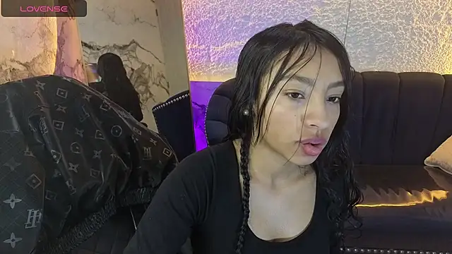 Snapshot of Adarasuri_v chatting on 07-05-26, 12:23 Adarasuri v online show from 07-05-26, 12:23