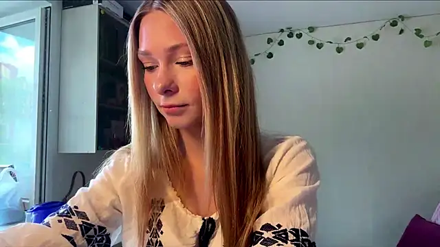 JulietFekete online show from 05-24-26, 10:09