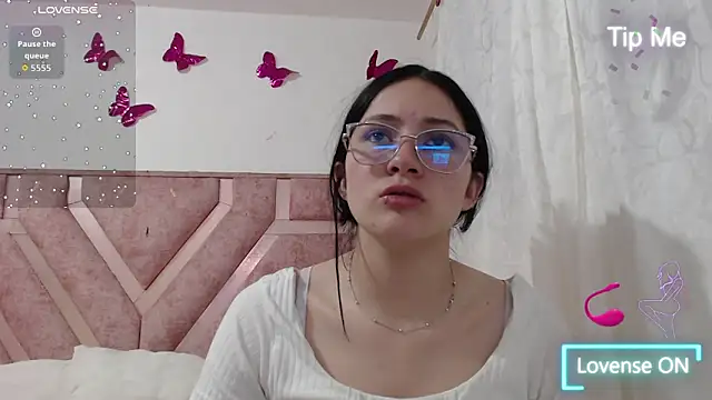 Angel-Hott  online show from 06-11-26, 04:32