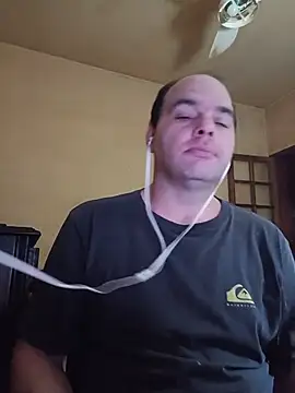 Snapshot of Safado700 chatting on 06-07-26, 04:27 Safado700 online show from 06-07-26, 04:27