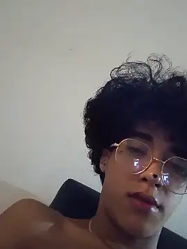 boy max latin online show from 06-15-26, 07:43