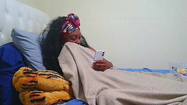 Snapshot of Prettylondond chatting on 07-16-26, 02:28 Prettylondond online show from 07-16-26, 02:28