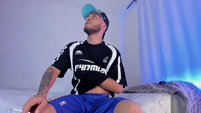 Snapshot of _Kevin_xxx chatting on 01-08-25, 05:05 Kevin xxx online show from 01-08-25, 05:05