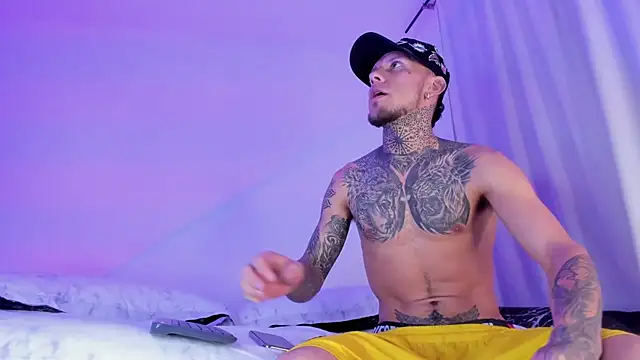 Snapshot of _Kevin_xxx chatting on 03-08-25, 08:00 Kevin xxx online show from 03-08-25, 08:00