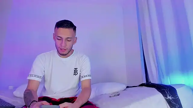 Snapshot of _Kevin_xxx chatting on 09-26-25, 05:55 Kevin xxx online show from 09-26-25, 05:55