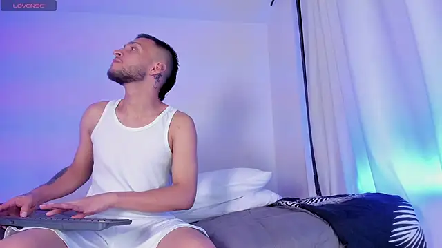 Snapshot of _Kevin_xxx chatting on 11-25-25, 04:56 Kevin xxx online show from 11-25-25, 04:56