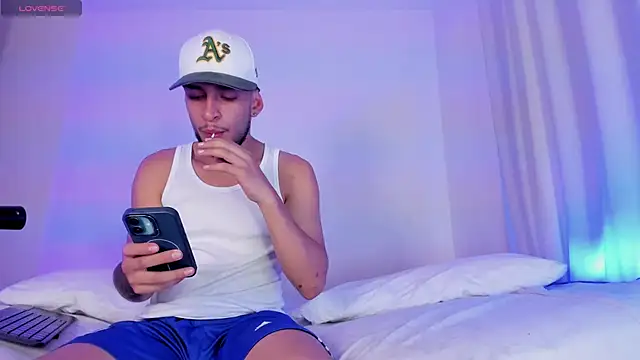 Snapshot of _Kevin_xxx chatting on 11-30-25, 06:17 Kevin xxx online show from 11-30-25, 06:17