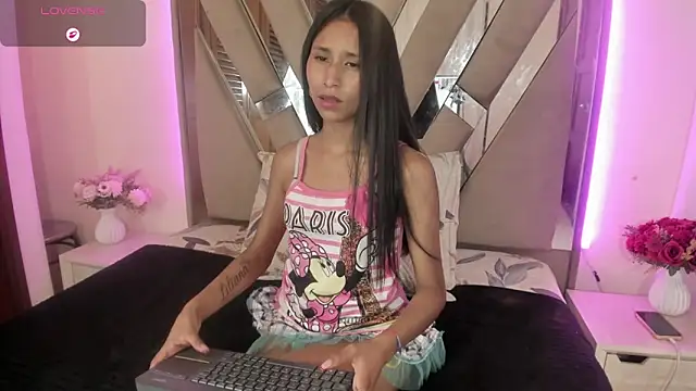Snapshot of casey_lorens chatting on 07-02-26, 03:17 casey lorens online show from 07-02-26, 03:17