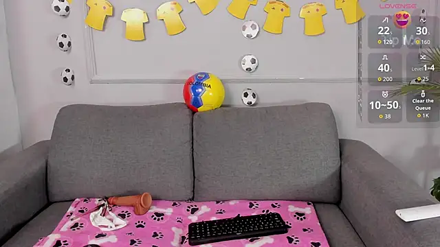 Snapshot of Sofiawonderr chatting on 06-20-26, 04:43 Sofiawonderr online show from 06-20-26, 04:43
