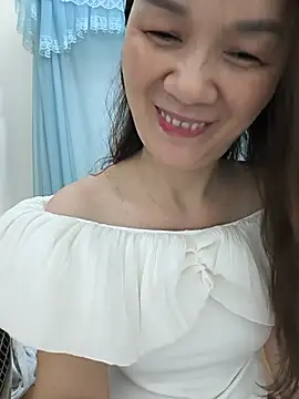 Snapshot of Lye_lovely chatting on 06-28-26, 02:45 Lye lovely online show from 06-28-26, 02:45