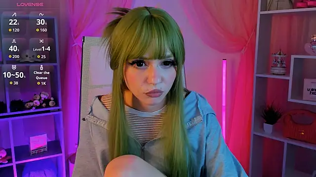 Snapshot of YunaLeaf chatting on 05-23-26, 04:00 YunaLeaf online show from 05-23-26, 04:00