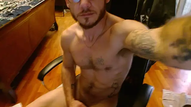 Snapshot of Clevername90 chatting on 02-10-25, 10:19 Clevername90 online show from 02-10-25, 10:19