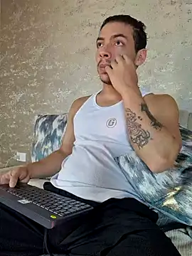 Snapshot of OliverWyse chatting on 06-22-26, 11:57 OliverWyse online show from 06-22-26, 11:57