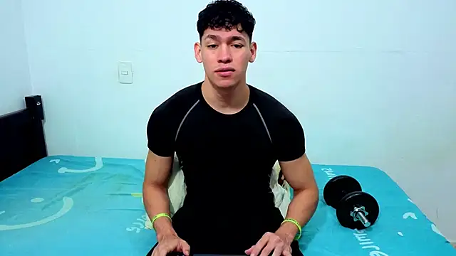 Snapshot of Luke_Muscle chatting on 06-08-26, 02:28 Luke Muscle online show from 06-08-26, 02:28