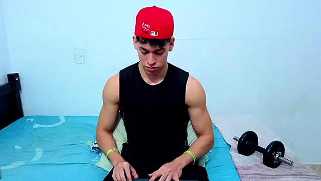 Snapshot of Luke_Muscle chatting on 06-09-26, 02:39 Luke Muscle online show from 06-09-26, 02:39