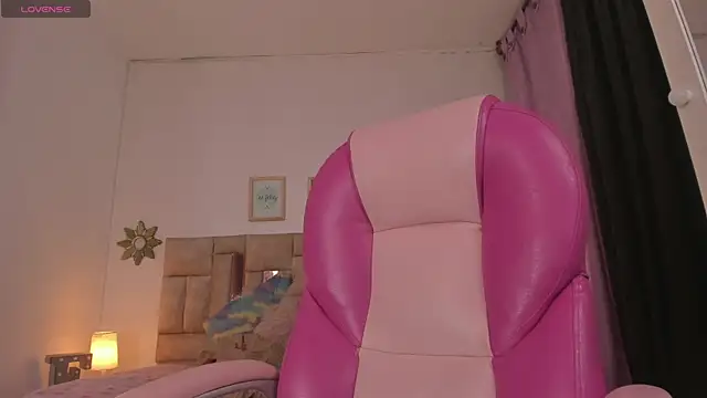 Snapshot of melody_ebonny chatting on 06-04-26, 01:06 melody ebonny online show from 06-04-26, 01:06