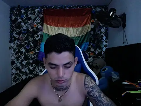 Snapshot of Dantethomsonn chatting on 05-22-26, 06:24 Dantethomsonn online show from 05-22-26, 06:24